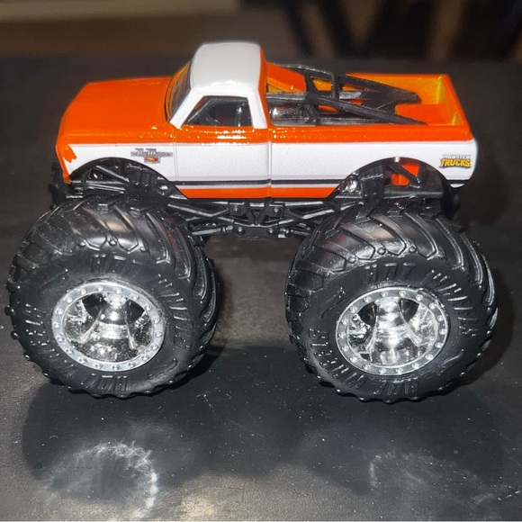 Hot Wheels Monster Jam Truck PURE MUSCLE Chevrolet C-10 1:64 scale - Picture 5 of 6